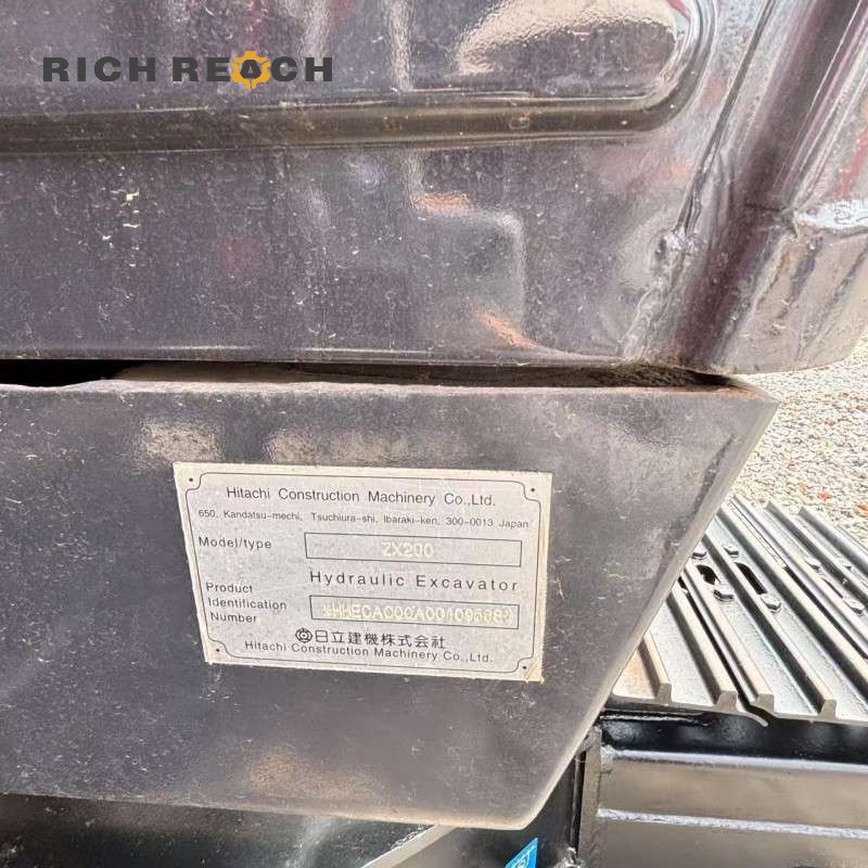 Heavy-duty bucket of a 2015 Hitachi ZX200-3 second-hand excavator for $20,833